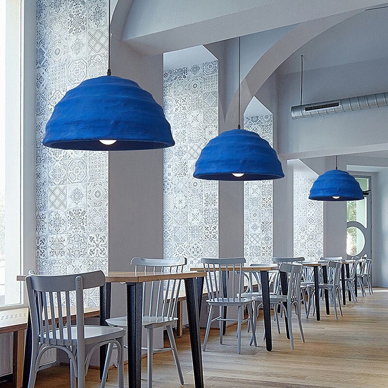 Lampada a sospensione in ceramica blu Wabi, altezza 29 cm, luce bianca calda, attacco E26 e E27, catena regolabile del 2025 a $699.99 –P1
