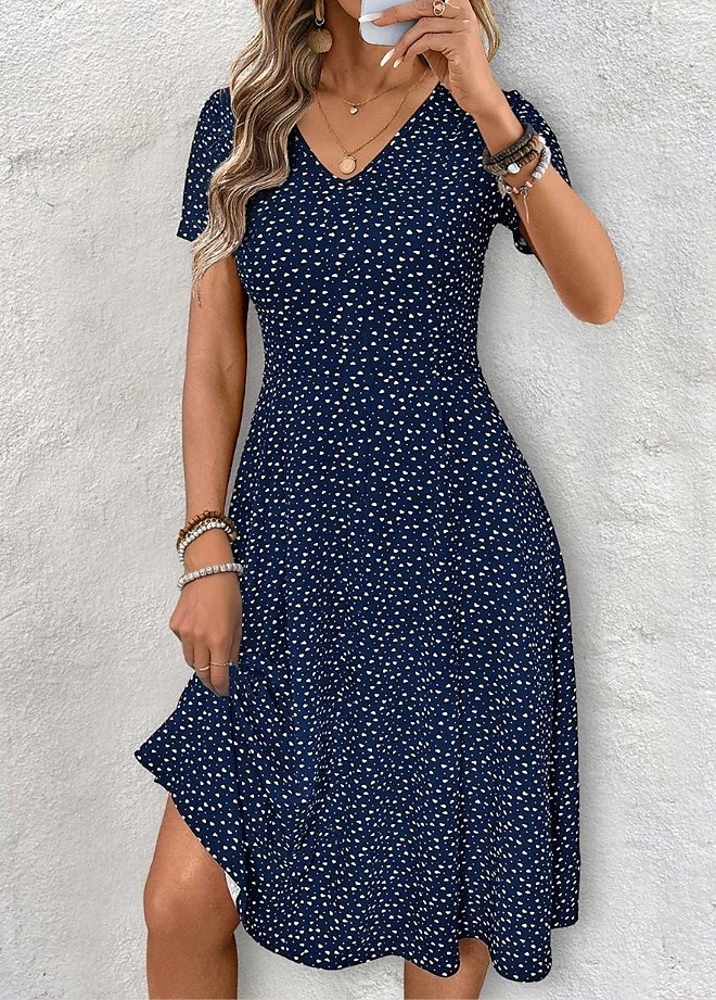 Femmes Robe Midi Robe T-Shirt Robe d'Été Robe trapèze Vacances Occasionnel Chaussures de plage Sortir Plage Coupe régulière Fleuri Graphique À pois Manche Courte Col en V Bleu Ciel Fuchsia Bleu de de 2025 ? $10.99 –P1
