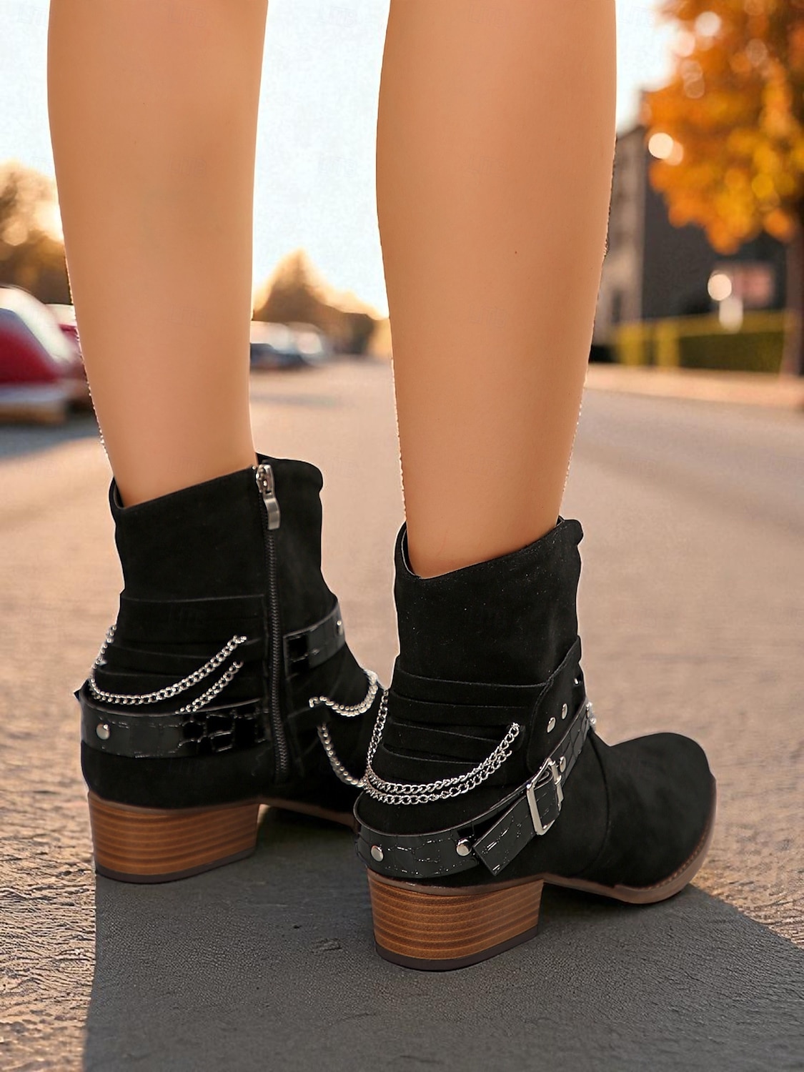 Bottines en daim marron pour femmes avec chaîne et ceinture - bottines à talons épais de style western tendance pour les tenues décontractées et les sorties d'automne de 2025 ? $46.99 –P4