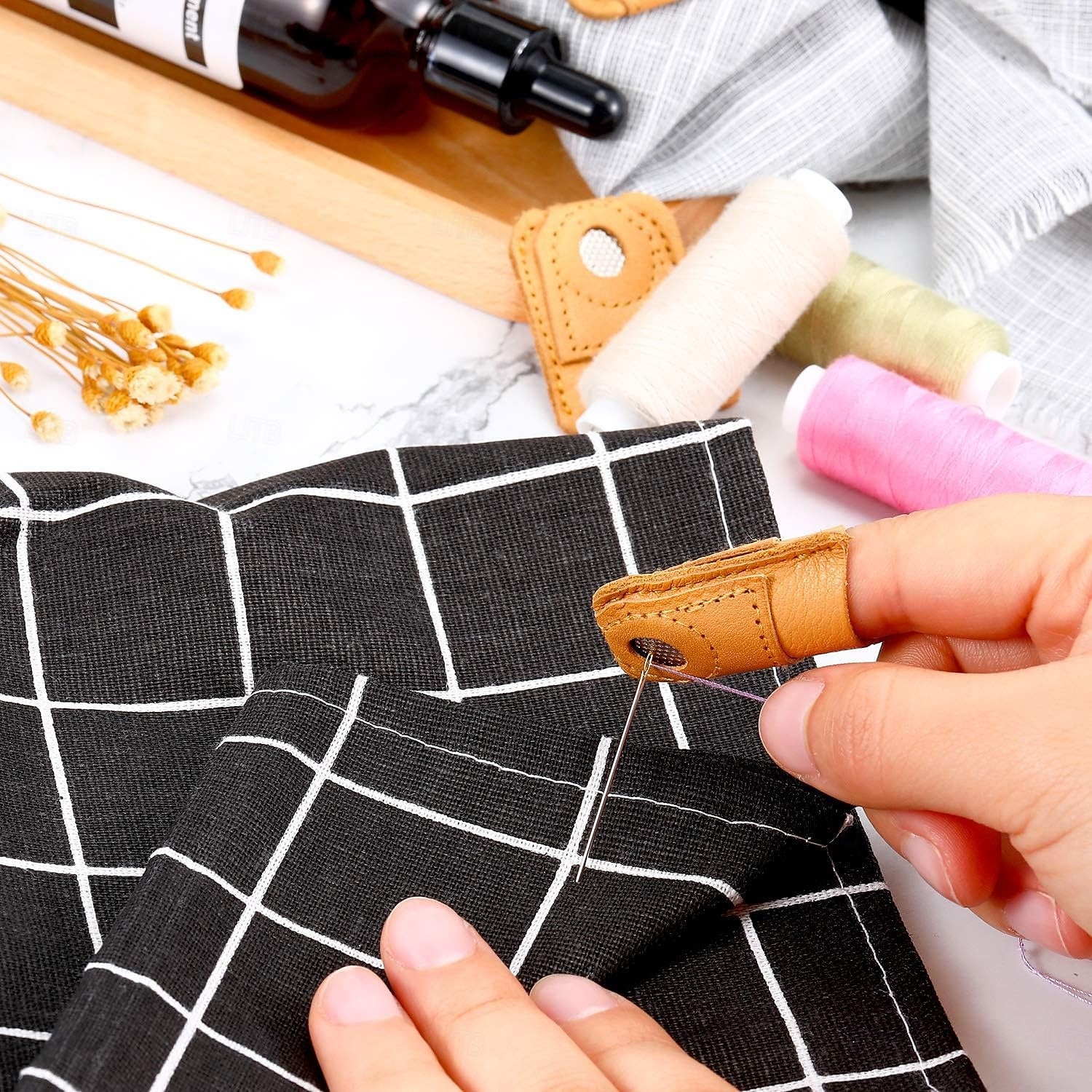 4 dedales de cuero para coser a mano, acolchado, protectores de dedos de cuero, alfileres, agujas, accesorios para manualidades de tejido, herramientas de costura DIY, 2 tamaños 2026 - $15.99 –P6