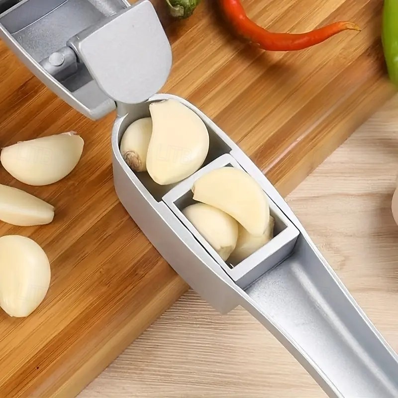 2-in-1 knoflooksnijder en -stamper, multifunctionele knoflookpers met reinigingsborstel, keukenhulp van aluminiumlegering voor eenvoudige knoflookbereiding 2025 - $18.99 –P6