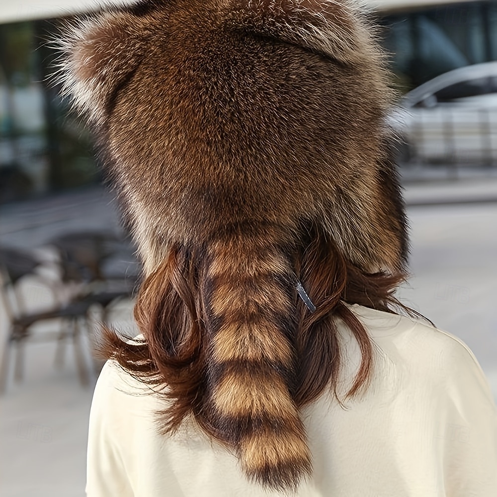 Bonnet en peluche marron de Noël avec queue de raton laveur pour adultes, doté d'un design classique avec des cache-oreilles et une queue, parfait pour les activités de plein air hivernales de 2025 ? $17.49 –P12