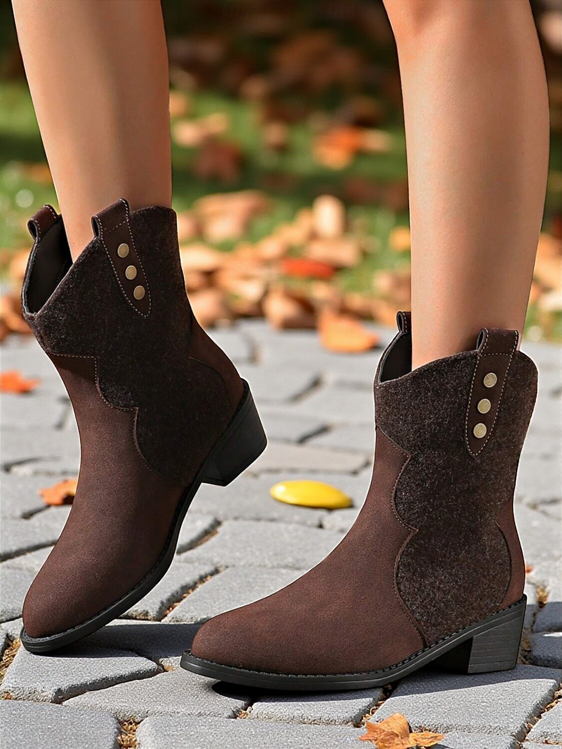 Bottes mi-mollet western couleur café pour femmes avec boutons décoratifs – design élégant inspiré de la ferme pour les festivals de récolte et les vêtements d'extérieur décontractés de 2025 ? $34.99 –P4
