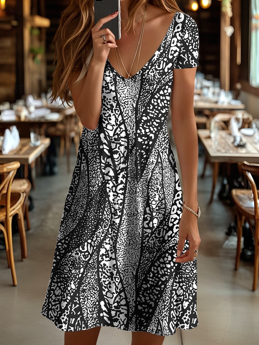 Per donna Mini Abito Vestito Estivo Abito a Maglia Vestito Casual Vestito T-Shirt Vacanza Casual Vestibilità regolare Grafico Geometrico Astratto Manica Corta Scollo a V Blu Bianco e nero Giallo Rosa del 2026 a $24.99 –P9