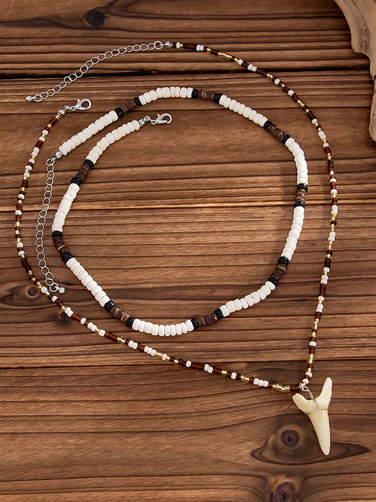 Collar de cuentas tribales multicapa para hombre con colgante de diente acrílico: joyería bohemia informal para uso diario, playa y eventos al aire libre. 2025 - $11.99 –P4