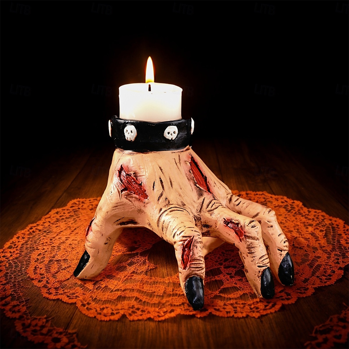Portacandele a forma di mano di zombie per Halloween, scultura in resina da 4 pollici con base per candele a forma di mano mozzata, inquietante accessorio di scena per casa infestata per feste o del 2025 a $18.99 –P7