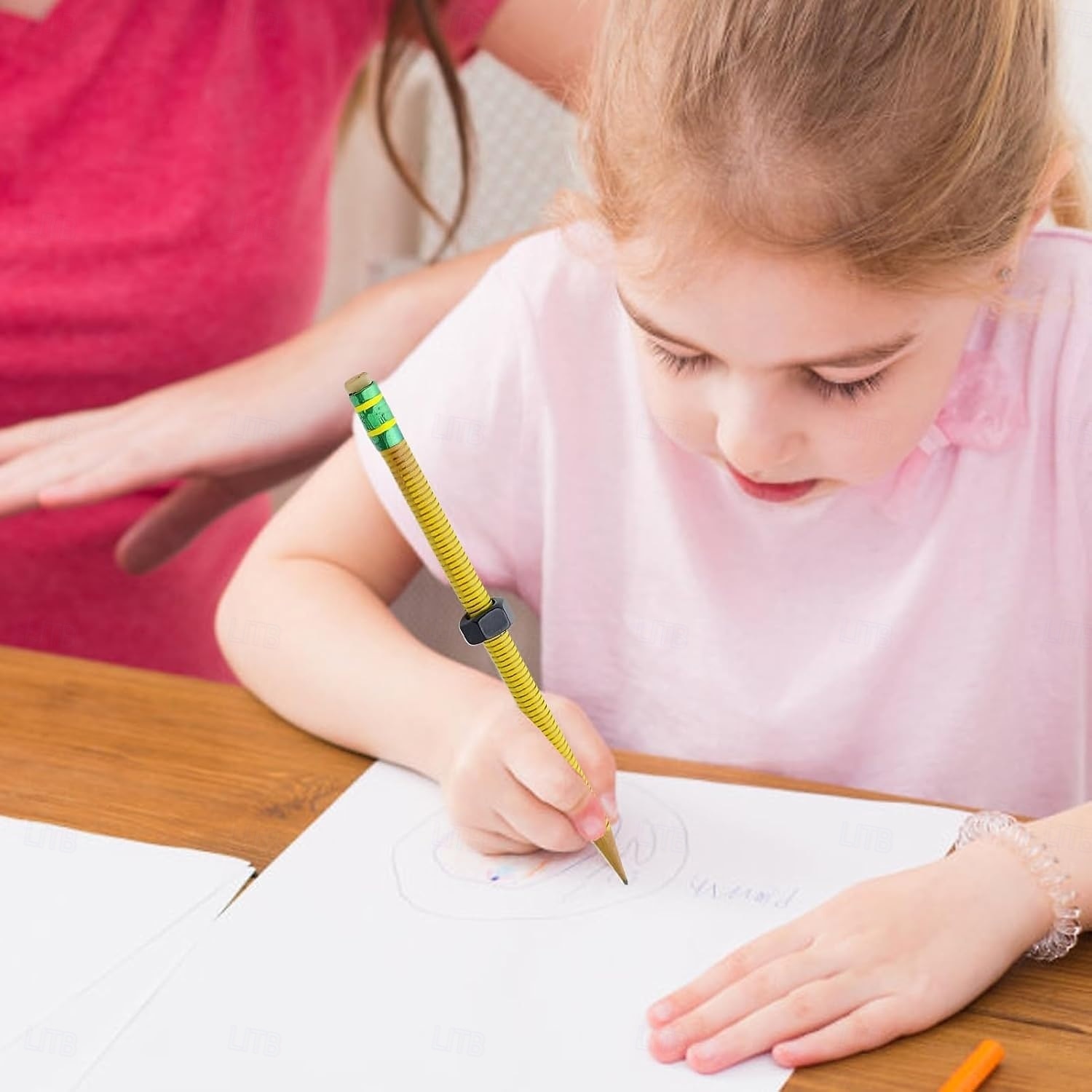 Stylo de décompression d'écrou, crayon fileté, crayon en bois fileté avec écrou rotatif, parfait pour l'école, le bureau, la maison, cadeau d'anniversaire de 2025 ? $9.49 –P7