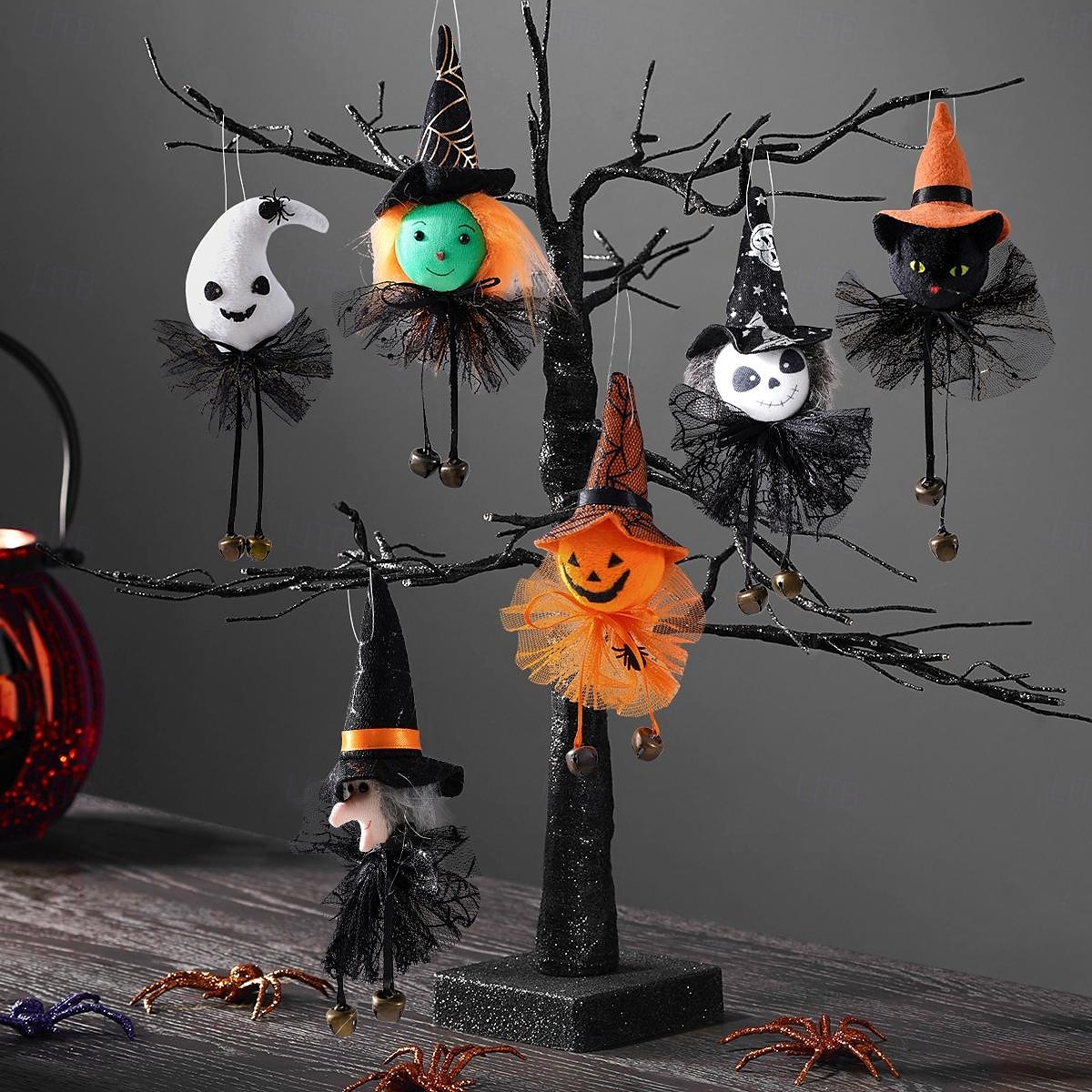 Závěsná ozdoba na halloweenskou panenku čarodějnice, kreslený zvonek s tylovou sukní, dýně, duch a plyšové přívěsky s černou kočkou pro vnitřní i venkovní halloweenské párty a domácí dekorace 2025 - $9.99 –P1