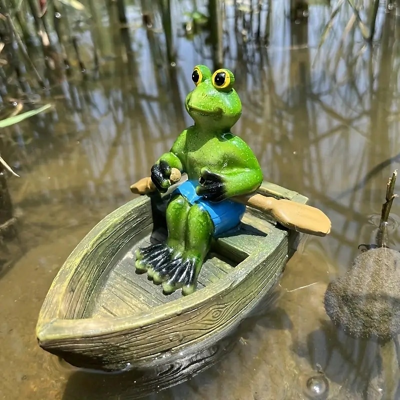 Figurine de grenouille et de tortue en résine dans un canoë, ornement flottant, figurine d'animal flottant réaliste avec des yeux jaunes, cadeaux idéaux pour le jardin, la piscine ou la rivière de 2025 ? $20.99 –P10