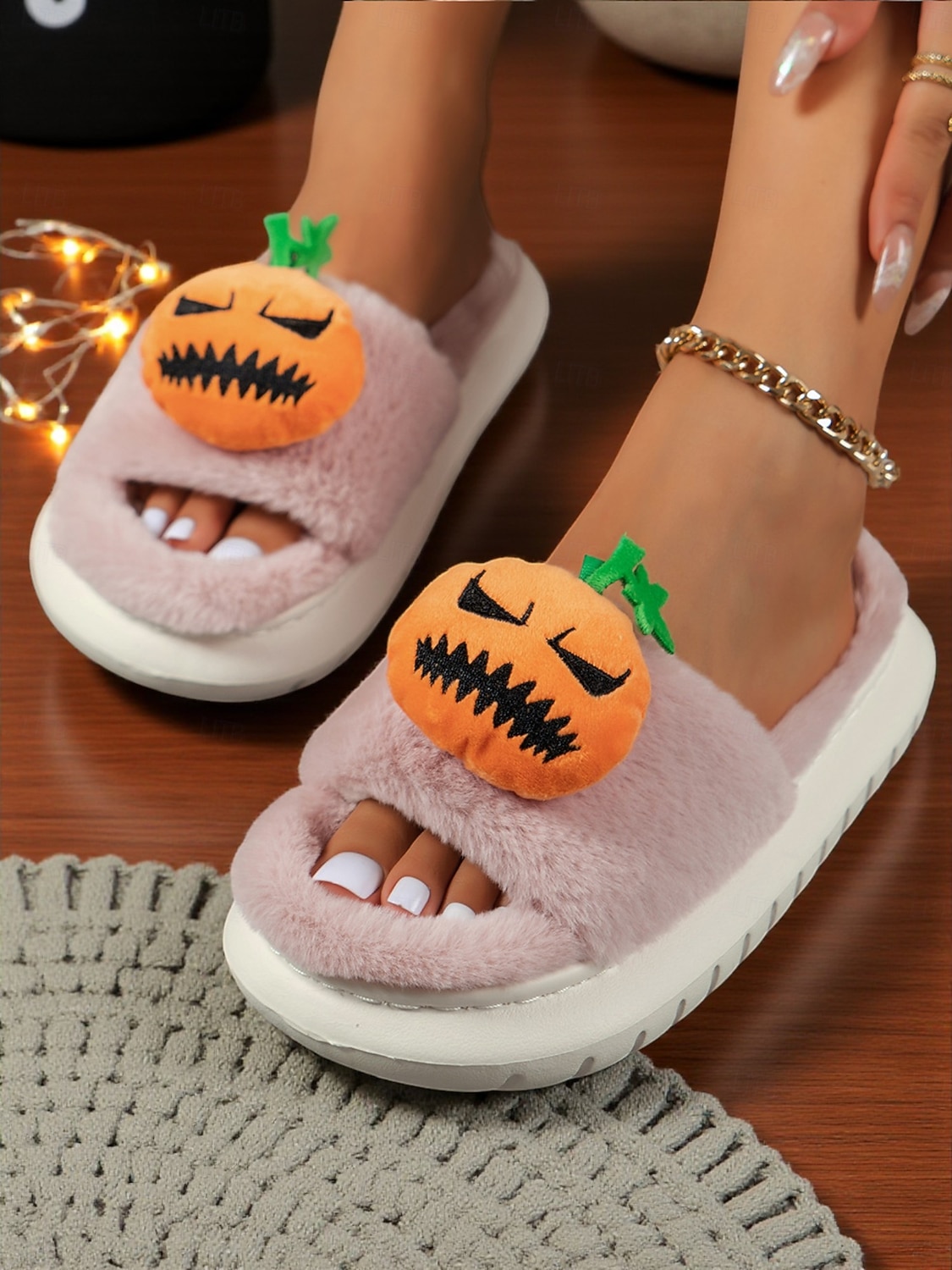 női fehér, bolyhos halloweeni tökcipő – puha beltéri cipő vicces rajzfilmfigurás dizájnnal őszi és ünnepi otthoni viseletre 2025 - $19.99 –P6