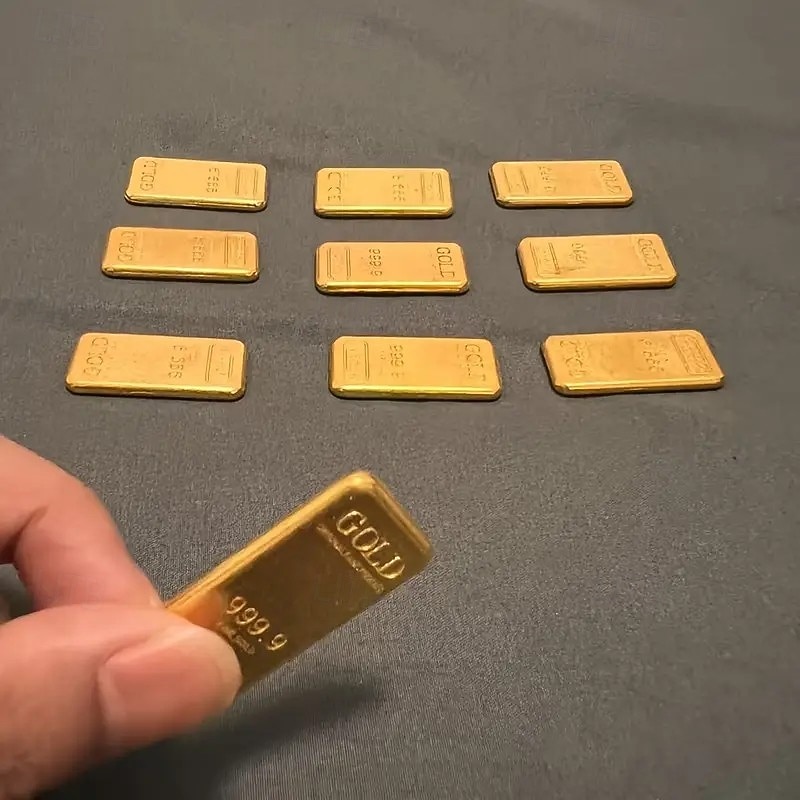 10 peças de ornamentos de réplica de barra de ouro, mini lingotes de ouro de metal sólido para decoração de casa, decorações de símbolo de riqueza, presente ideal para ano novo, natal, dia dos de 2026 por $19.99 –P6