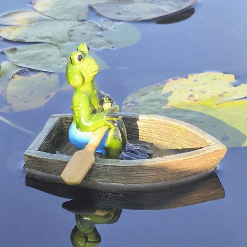 Figurine de grenouille et de tortue en résine dans un canoë, ornement flottant, figurine d'animal flottant réaliste avec des yeux jaunes, cadeaux idéaux pour le jardin, la piscine ou la rivière de 2025 ? $20.99 –P11