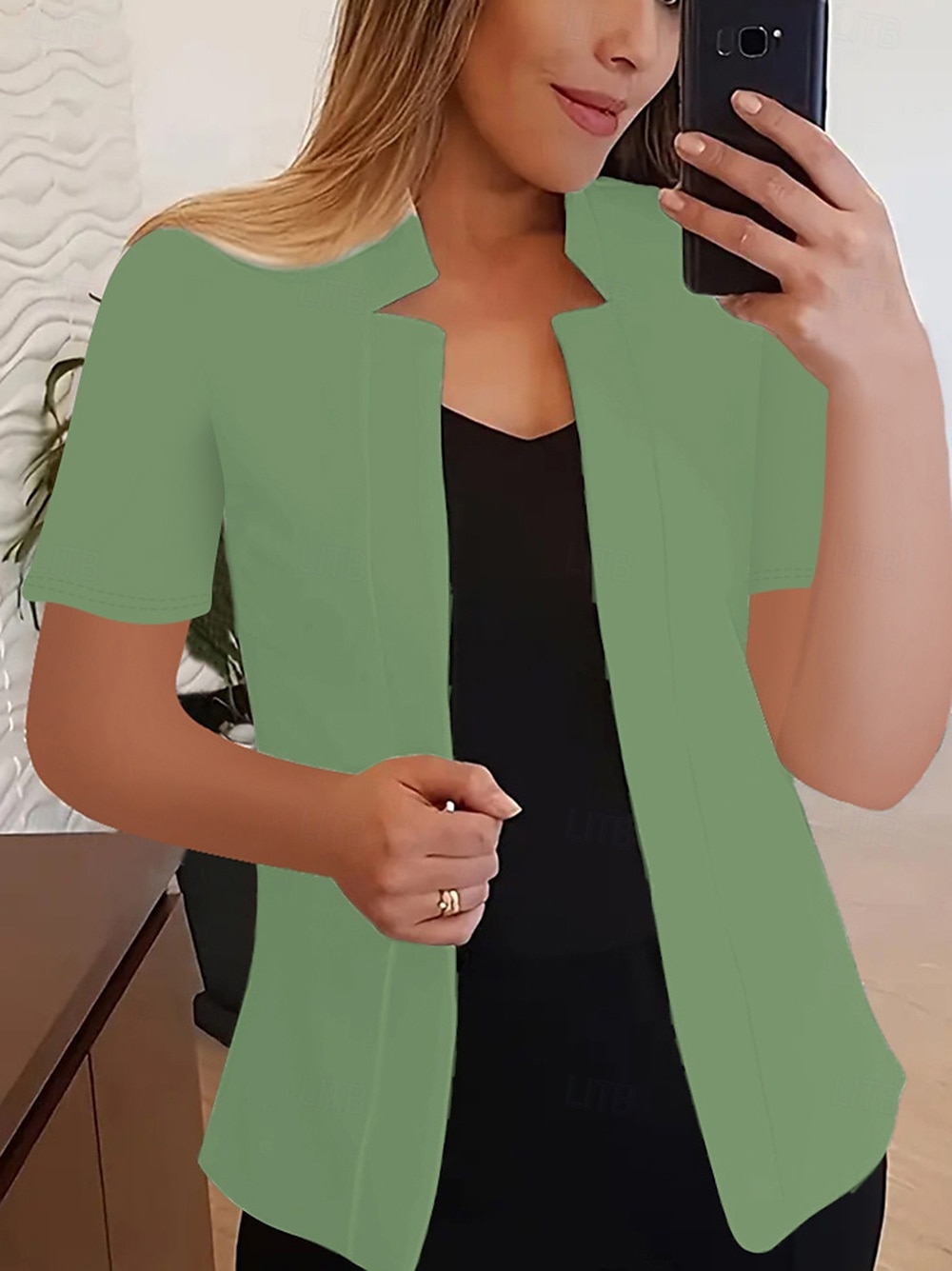 Femmes Blazer Confortable Respirant Coupe ajustée Mode Moderne Uni Travail Quotidien Régulier Col montant Coupe régulière Manches courtes Vêtements d'extérieur Noir Blanche Jaune Été de 2025 ? $24.99 –P5