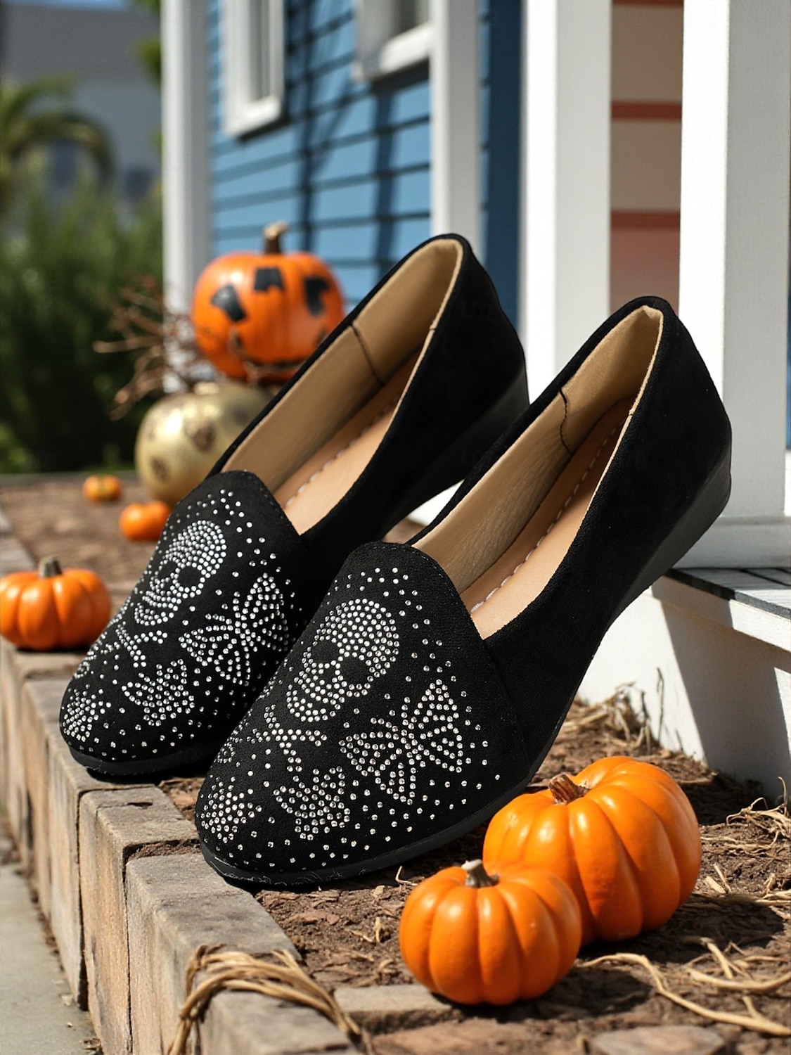 Mocassins en daim noir à tête de mort pour femme – Chaussures plates gothiques à enfiler ornées de strass, chaussures confortables de style punk rock pour les fêtes d'Halloween, les concerts et les sorties décontractées de 2025 ? $19.99 –P2