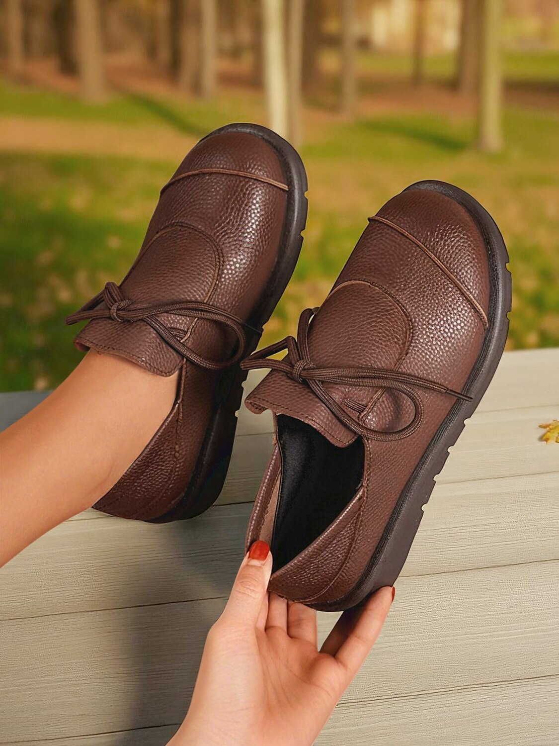 Chaussures décontractées à lacets marron foncé pour femmes, chaussures plates souples et confortables, idéales pour les promenades quotidiennes, les sorties décontractées et les voyages de 2025 ? $24.99 –P3