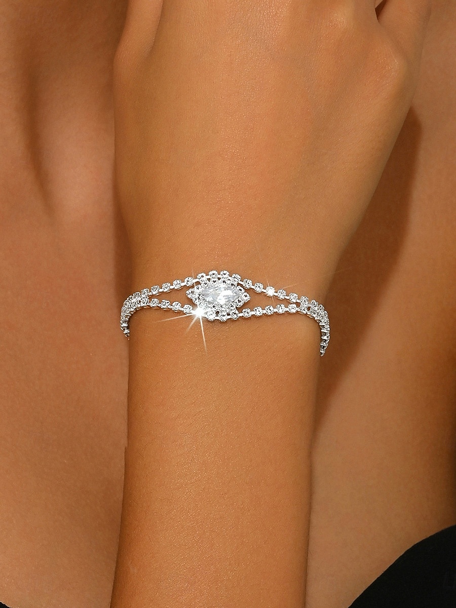 Set met fonkelende strass-sieraden voor dames - elegante zilveren ketting, armband, oorbellen en ring, luxe statement accessoires voor avonddansen en cocktailparty's 2026 - $14.99 –P4