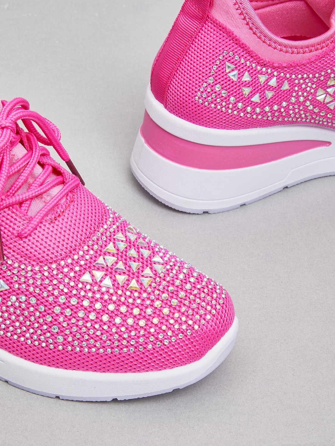 Baskets compensées Flyknit roses pour femmes avec détails en strass – Chaussures de sport légères et respirantes pour une tenue décontractée et la marche de 2025 ? $29.99 –P2