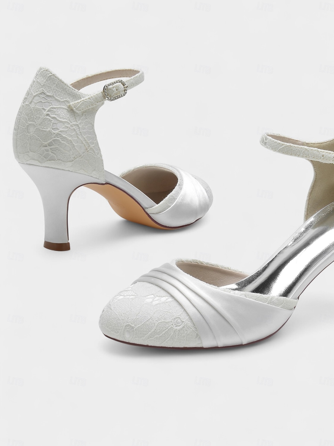 Femmes Chaussures à Talons Rétro Soirée Quotidien Fleuri Strass Boucle Stiletto Bout Rond Élégant ancien Dentelle Satin Boucle Noir Blanche Ivoire de 2025 ? $79.99 –P3