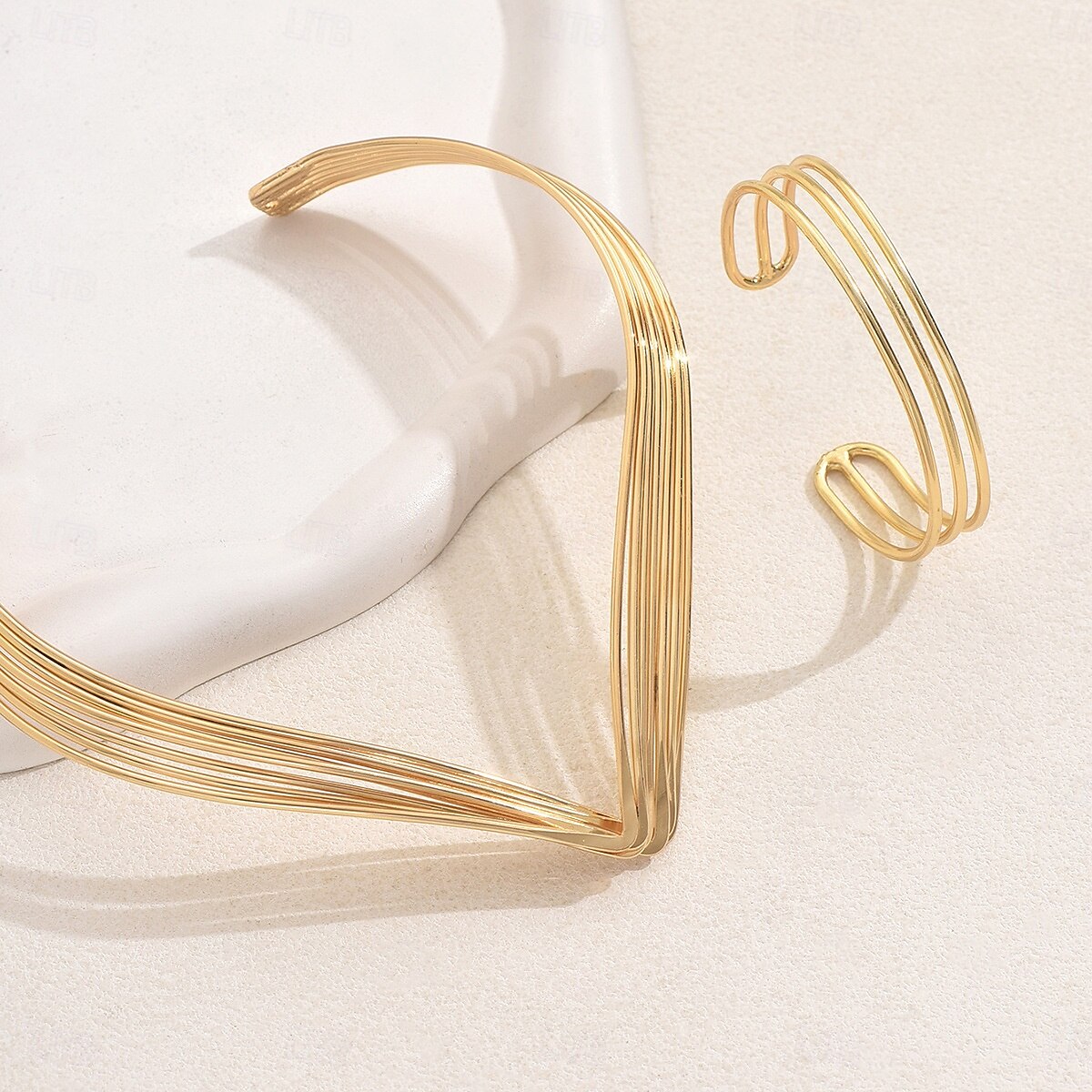 Ensemble de bijoux géométriques plaqués or pour femmes - collier moderne en forme de V superposé et bracelet manchette ouvert pour dames, idéal pour les cocktails, les événements professionnels et les de 2025 ? $14.99 –P5