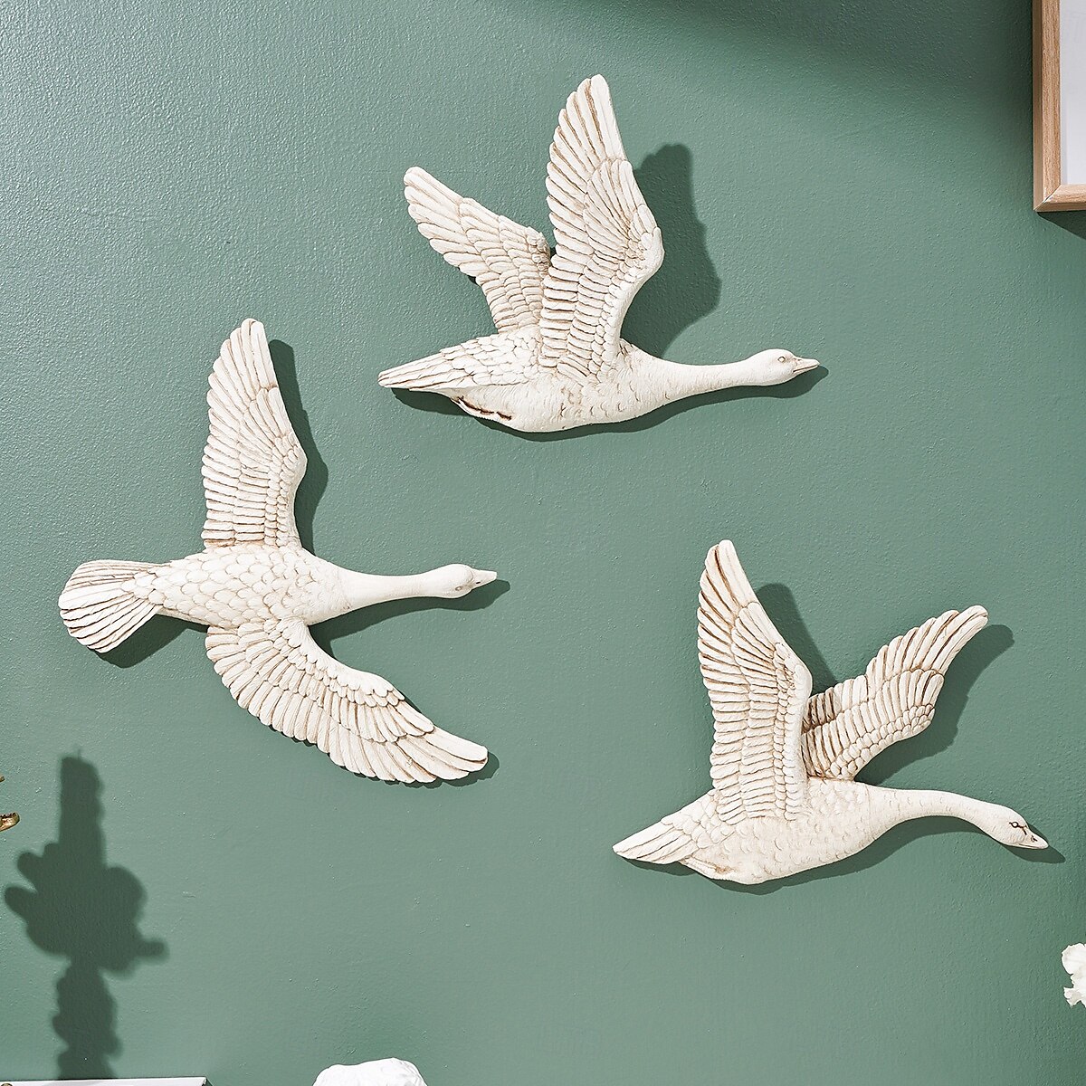 Decoração de parede de ganso voador de resina dourada e branca, design de asas abertas para decoração de parede de casa, perfeito para salas de jantar, casamentos, festas e outros espaços internos de 2025 por $22.99 –P7