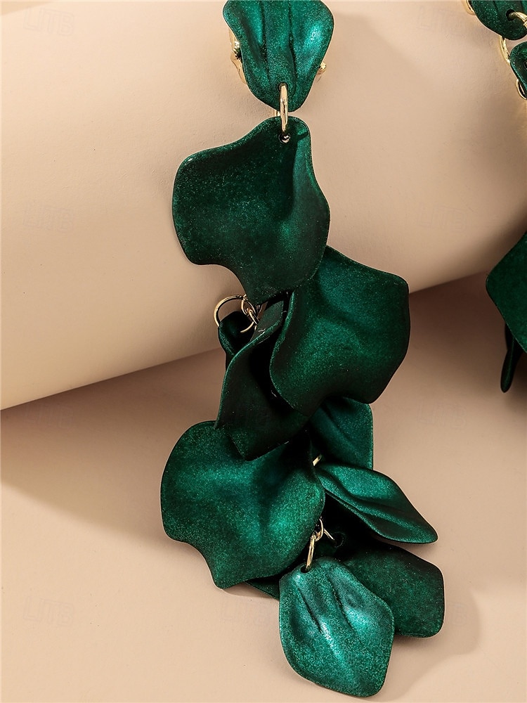 Boucles d'oreilles pendantes en satin rouge pour femmes - design élégant en pétales superposés pour les fêtes à la mode, les cocktails et les tenues de soirée de 2025 ? $11.99 –P6