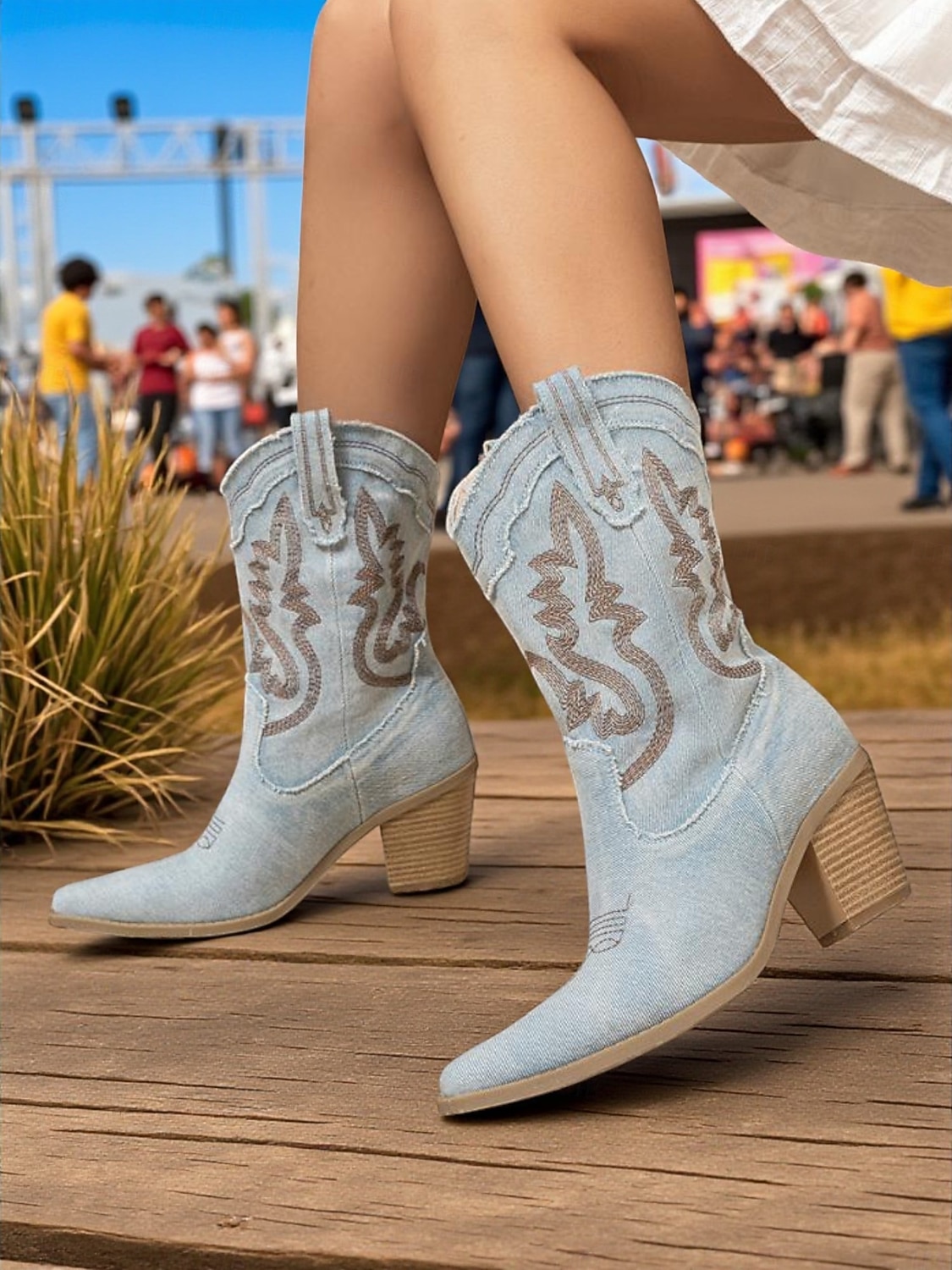 női farmer western cowboy csizma - vintage középvájjal érő hegyes orrú, hímzett, blokk sarkú bokacsizma, klasszikus amerikai cowgirl stílus country zenei fesztiválokra és rodeó partikra 2026 - $64.99 –P2