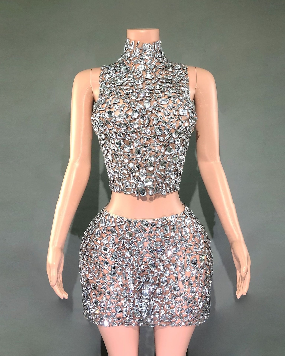 Mini-robe à col haut ornée de strass en deux pièces pour chanteuse, danseuse, tenue de scène, de fête, de carnaval de 2025 ? $186.99 –P1