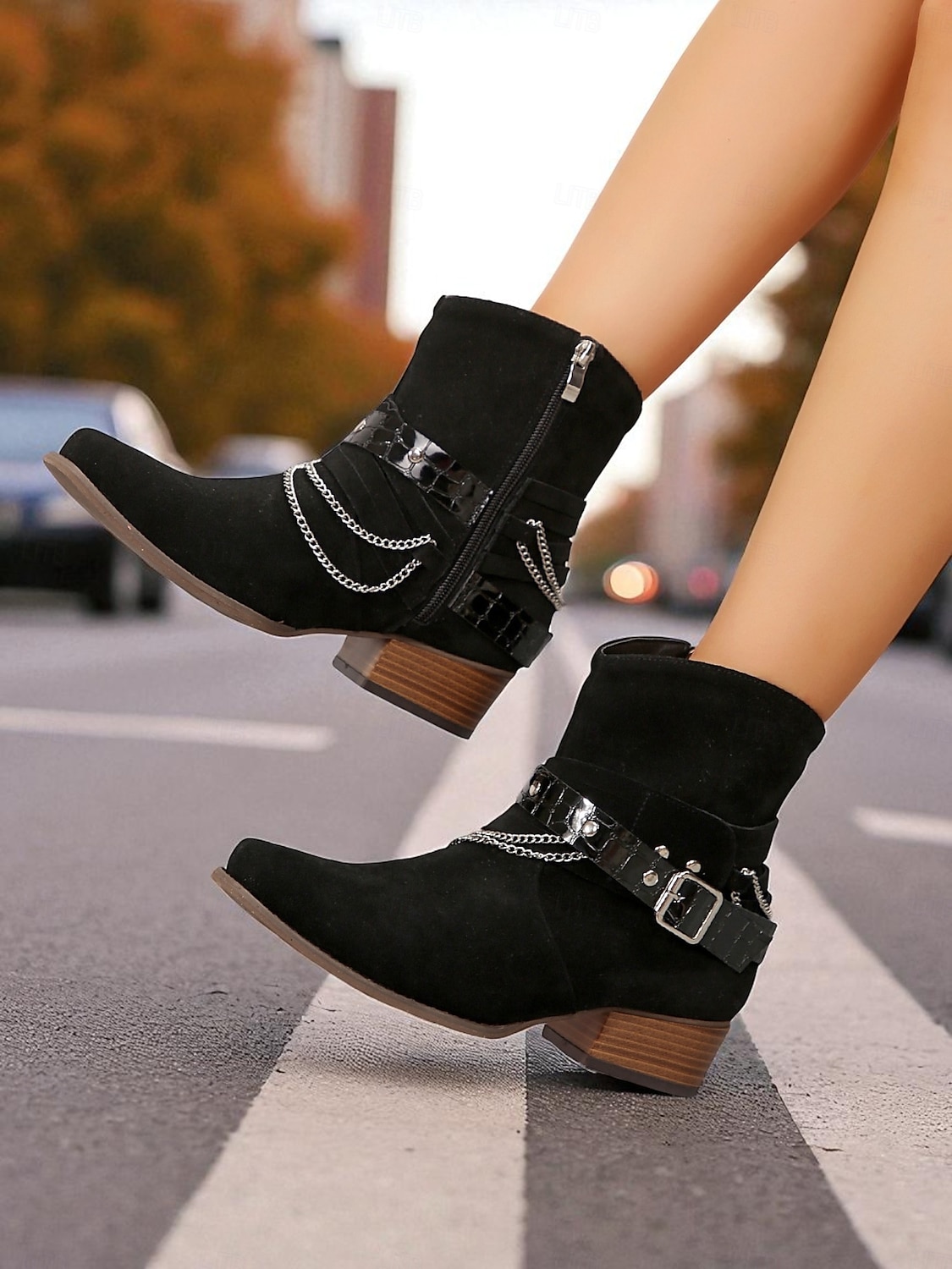 Bottines en daim marron pour femmes avec chaîne et ceinture - bottines à talons épais de style western tendance pour les tenues décontractées et les sorties d'automne de 2025 ? $46.99 –P2