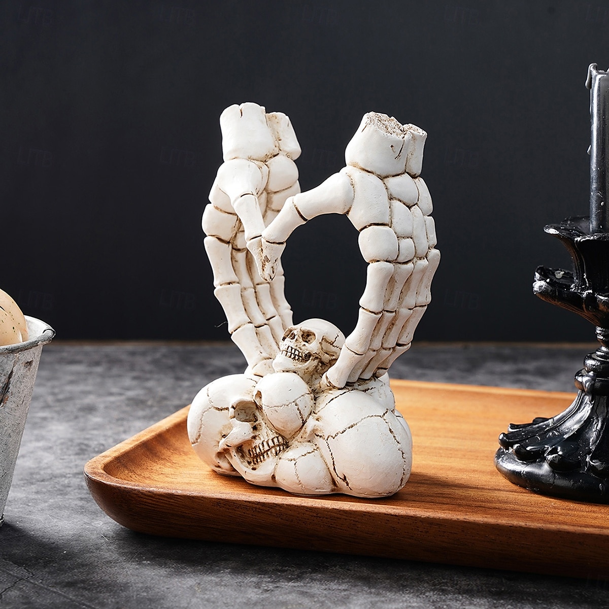 Halloween Resin Skeleton Heart Hands Decor, Skull Head with Skeleton Hands Forming Heart Shape, Spooky Tabletop Decoration for Halloween Party and Home Holiday Display 2025 - $17.49 –P6