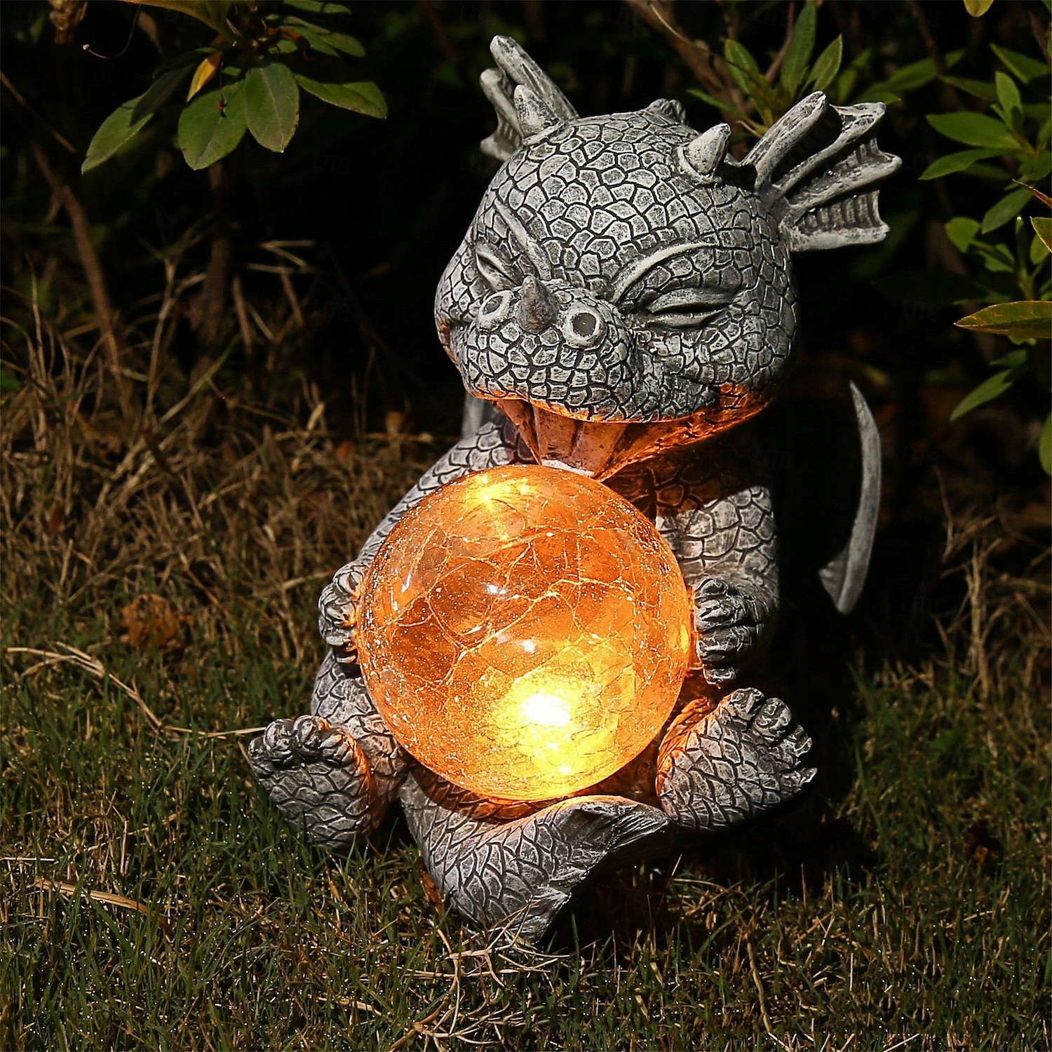 Kreativ dragehagestatuelampe Søt harpiksdragebaby som holder en magisk kule med solcelledrevet LED-lys til utendørs hagepynt 1 stk 2025 - $35.99 –P5
