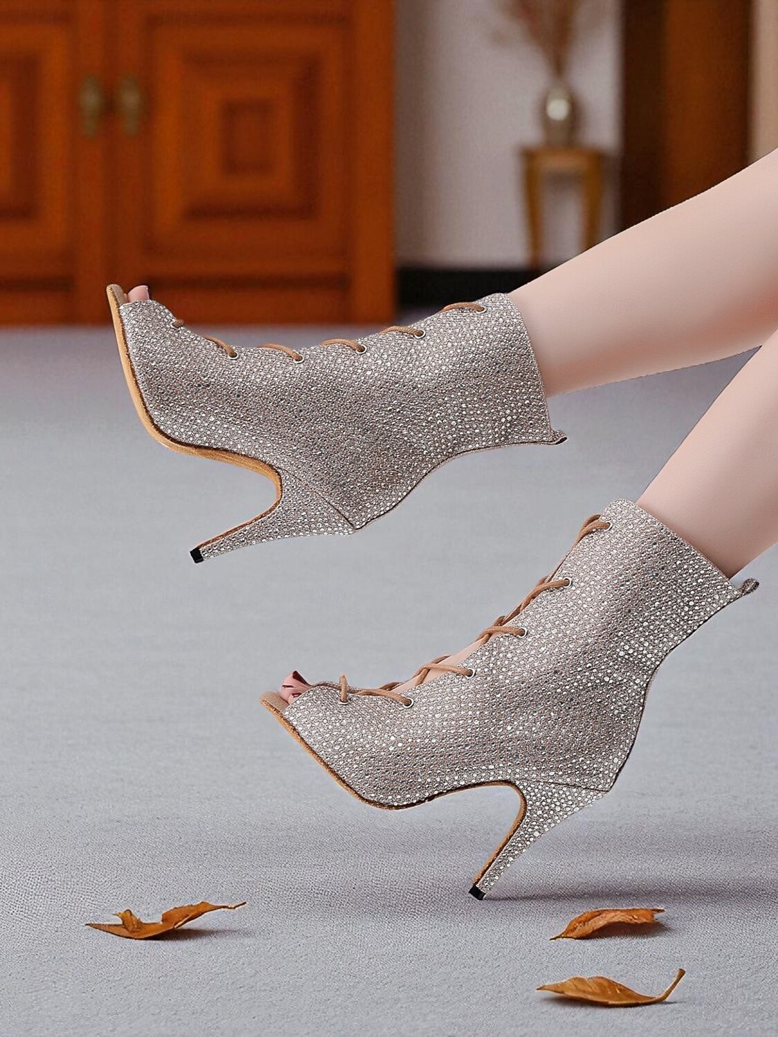 Bottines de danse à bout ouvert et strass pour femmes - bottines à talons courts et lacets scintillants pour les spectacles de salon et de scène latins de 2025 ? $69.99 –P1