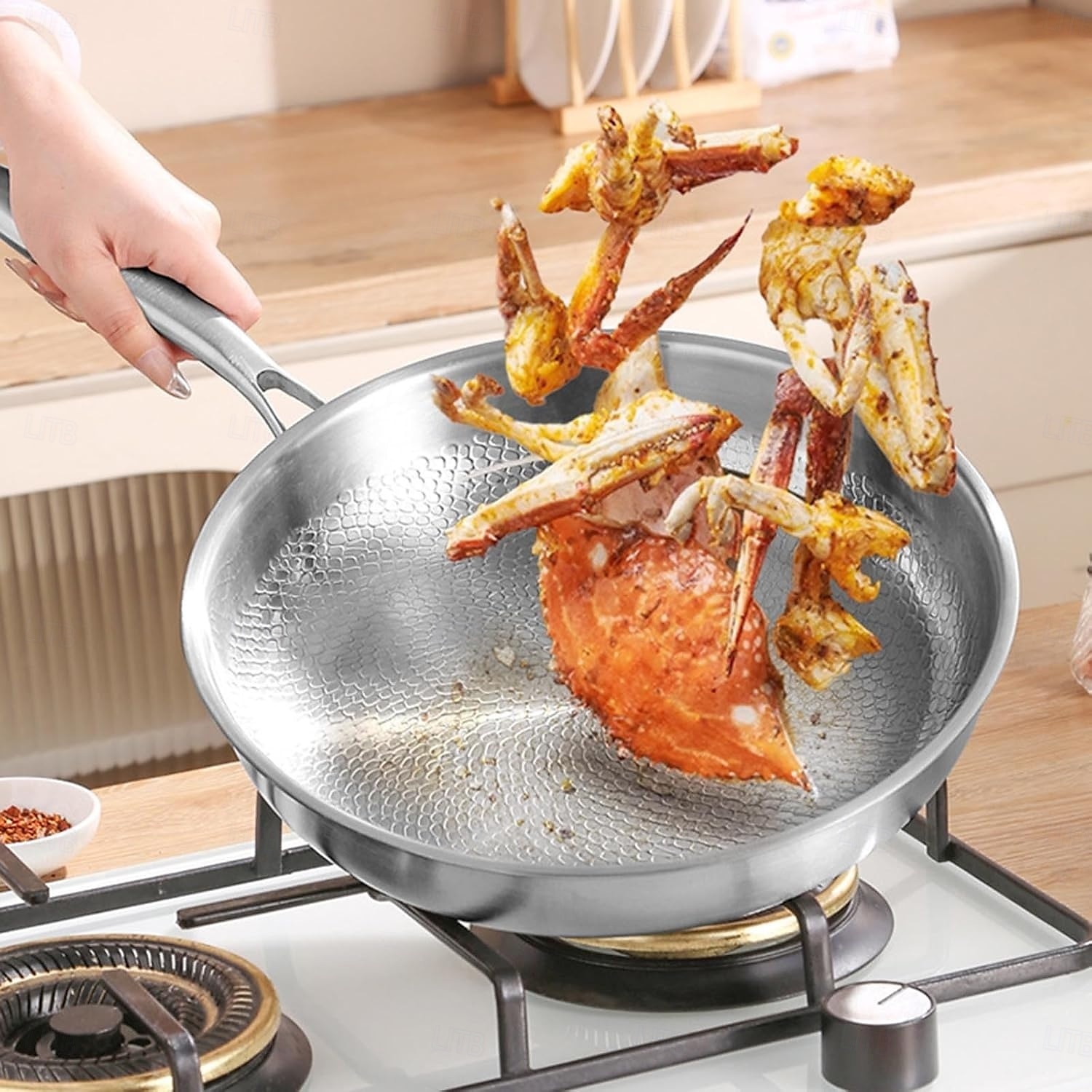 padella martellata in titanio pro con coperchio, padelle antiaderenti multifunzionali ultra resistenti e antigraffio per cucinare in cucina del 2025 a $67.99 –P3