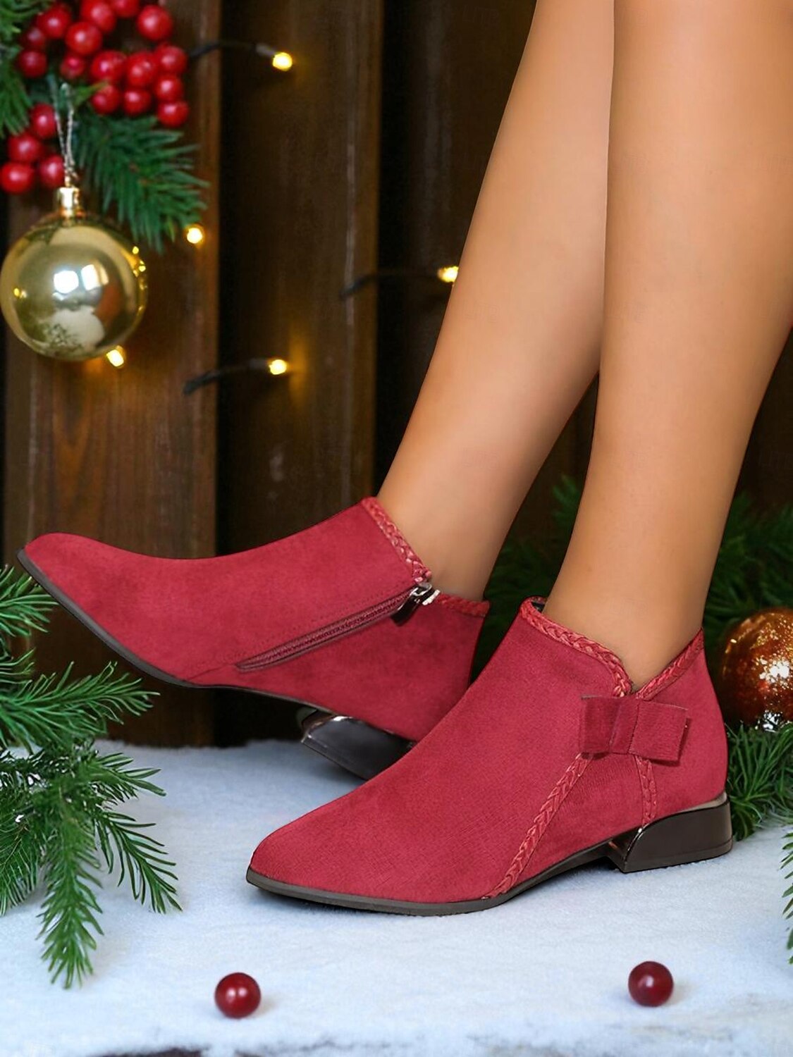 Bottines rouges en simili-suède pour femme – bottines à talon bas avec nœud latéral pour les tenues d'hiver, les fêtes de Noël et les achats décontractés de 2025 ? $26.99 –P3
