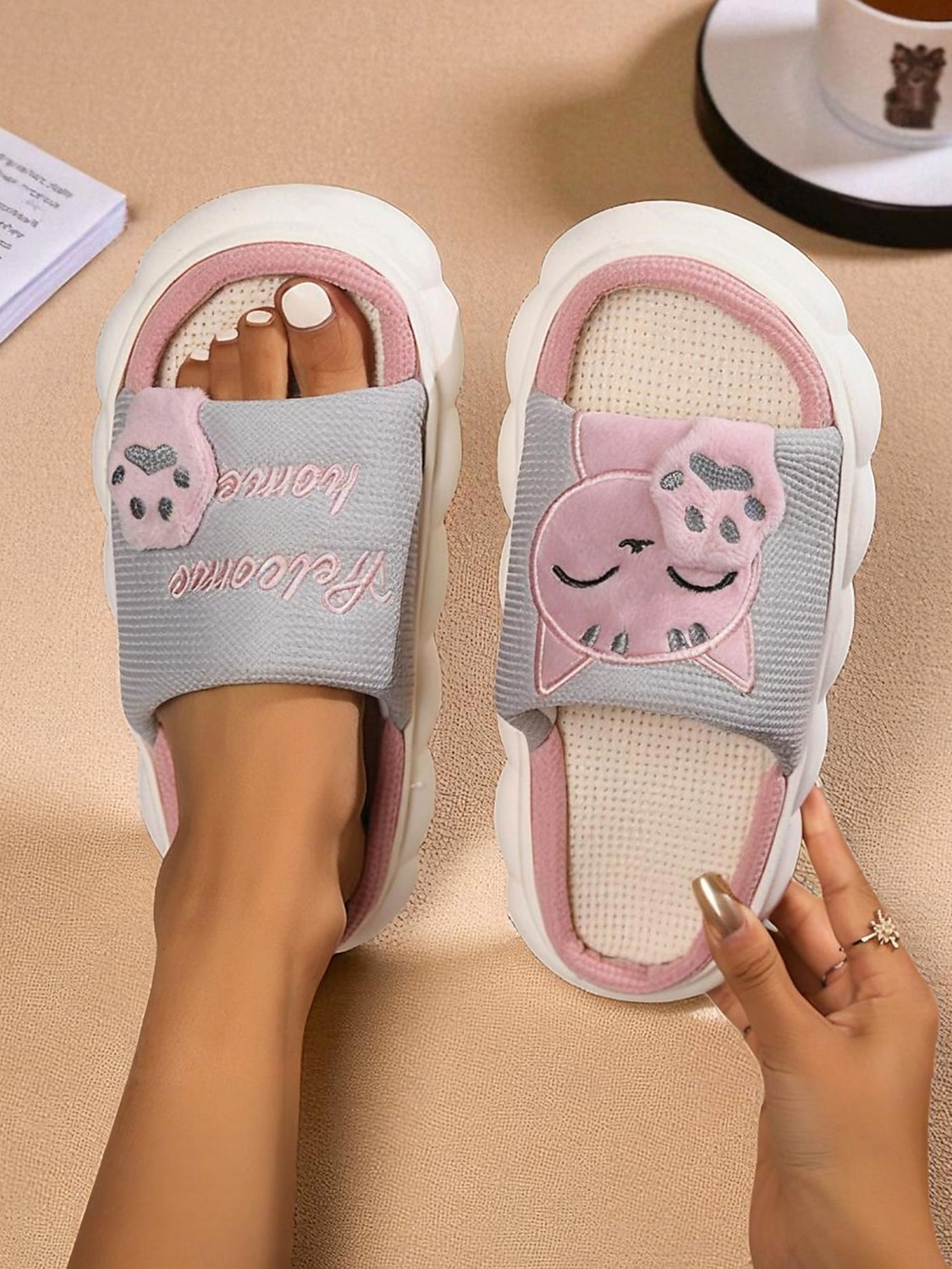 Pantufas femininas estilo cat paw slide – pantufas com solado de espuma macio e aberto para ambientes internos, ideais para a vida no dormitório, relaxamento em casa e noites aconchegantes de 2025 por $14.99 –P2