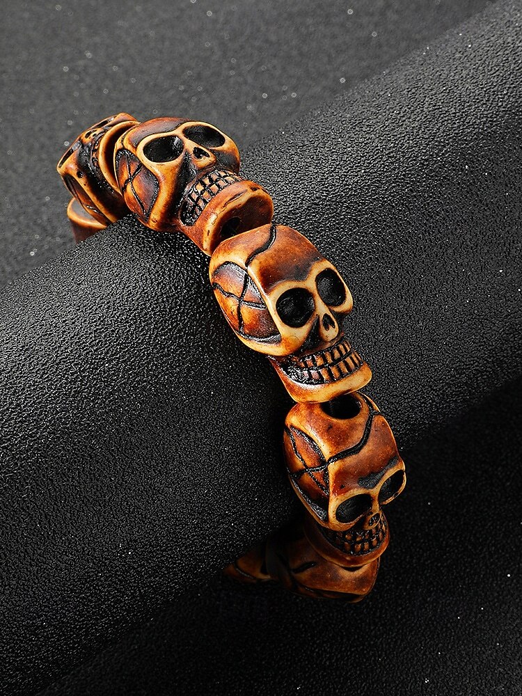 Pulseira masculina de contas de caveira de Halloween – pulseira punk gótica de resina elástica para festas, cosplay e fantasias de 2025 por $7.99 –P7