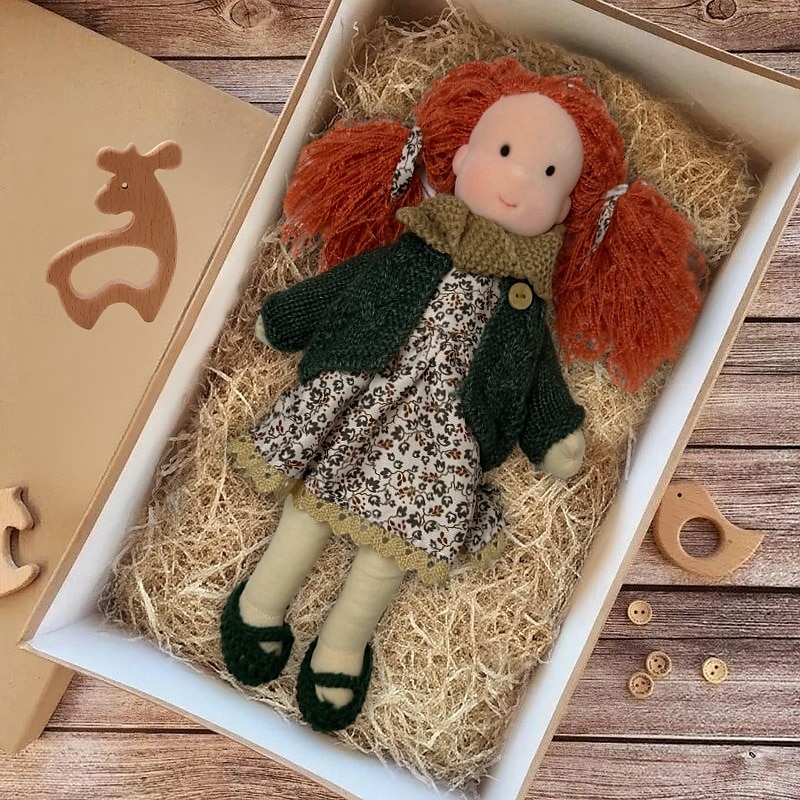 Boneca Waldorf feita à mão para bebês meninas com conjuntos de roupas - boneca de pelúcia macia de 11,8 polegadas para crianças pequenas, presente de Natal ideal para crianças de 2025 por $55.99 –P1