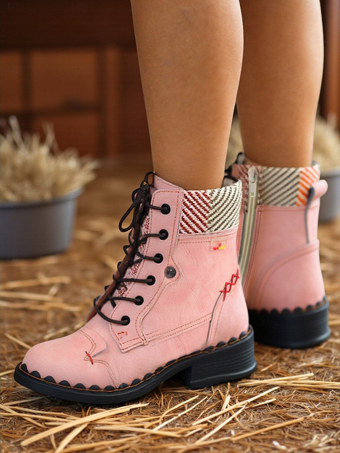 Botas femininas retrô com cadarço – botas de combate casuais vintage com acabamento em tecido para viagens de outono na fazenda, aventuras ao ar livre e estilo de rua de 2025 por $84.99 –P4