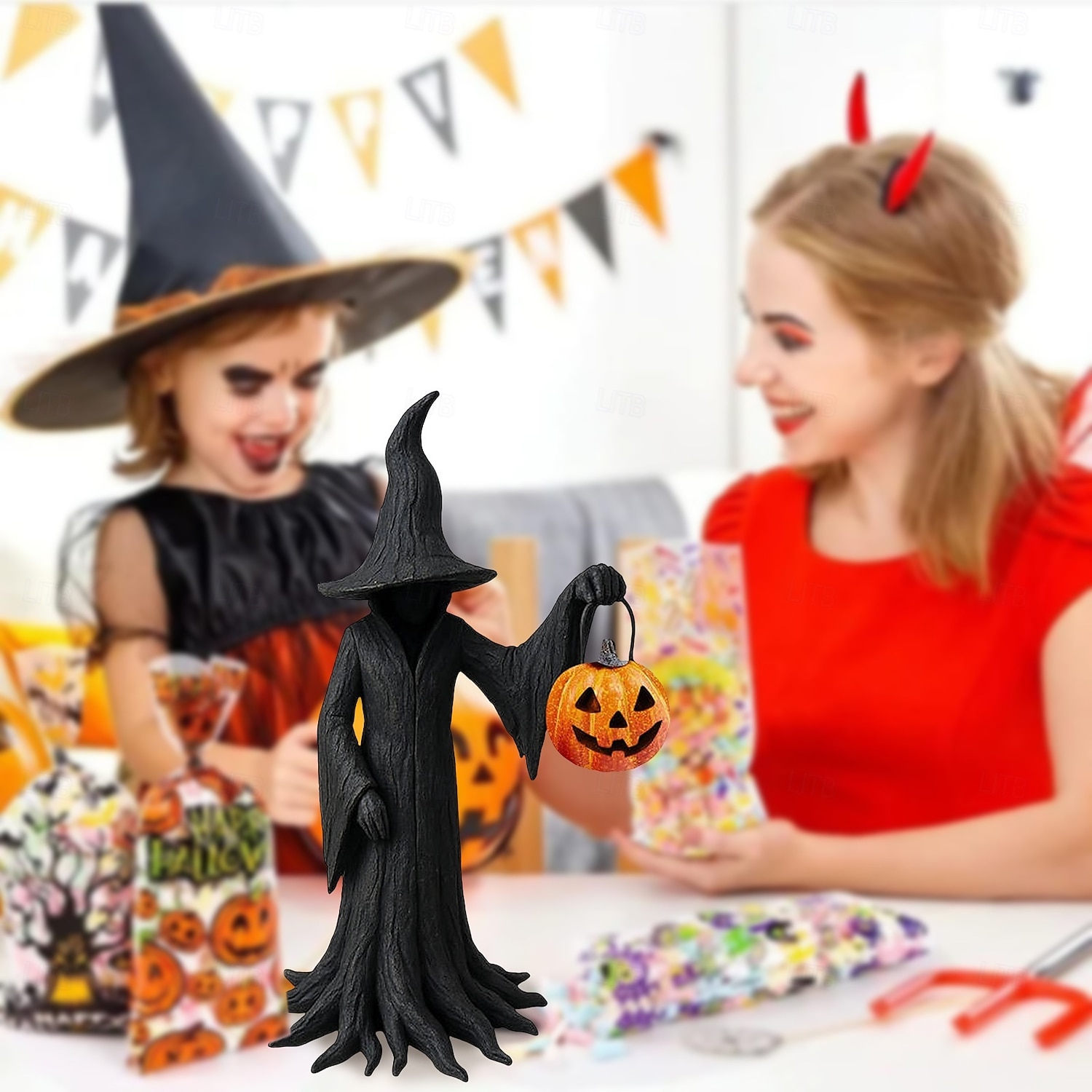 2025年 ハロウィン魔女像 樹脂製魔女 神秘的な像 装飾品 ゴシック魔女 カボチャのフィギュアを持つ 寝室 リビングルーム キッチン デスクトップ用ホームデコレーション  コレクション – $24.99 –P10