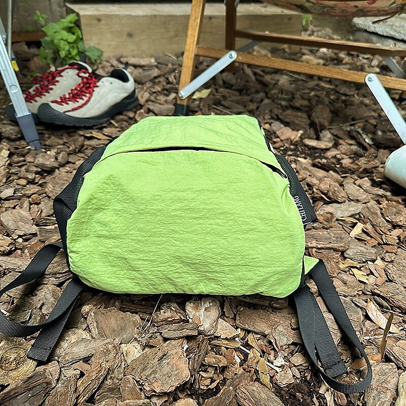 Sac à dos d'extérieur léger et vert – sac à dos en nylon résistant à l'eau avec poches en filet pour la randonnée, le camping et les voyages de 2025 ? $29.99 –P1