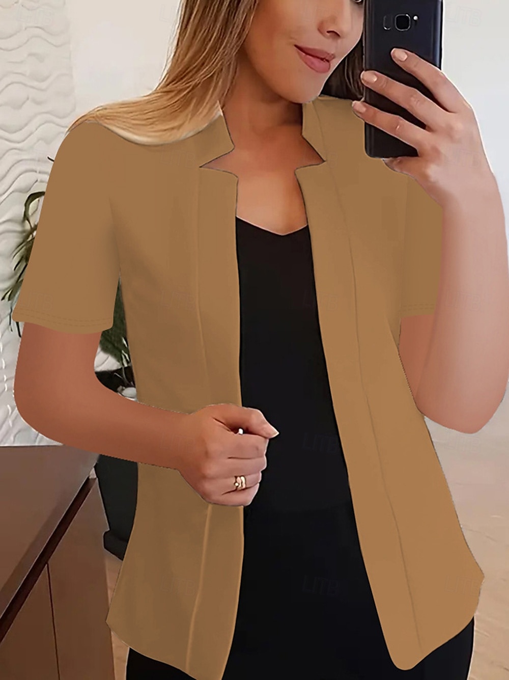 Femmes Blazer Confortable Respirant Coupe ajustée Mode Moderne Uni Travail Quotidien Régulier Col montant Coupe régulière Manches courtes Vêtements d'extérieur Noir Blanche Jaune Été de 2025 ? $24.99 –P9