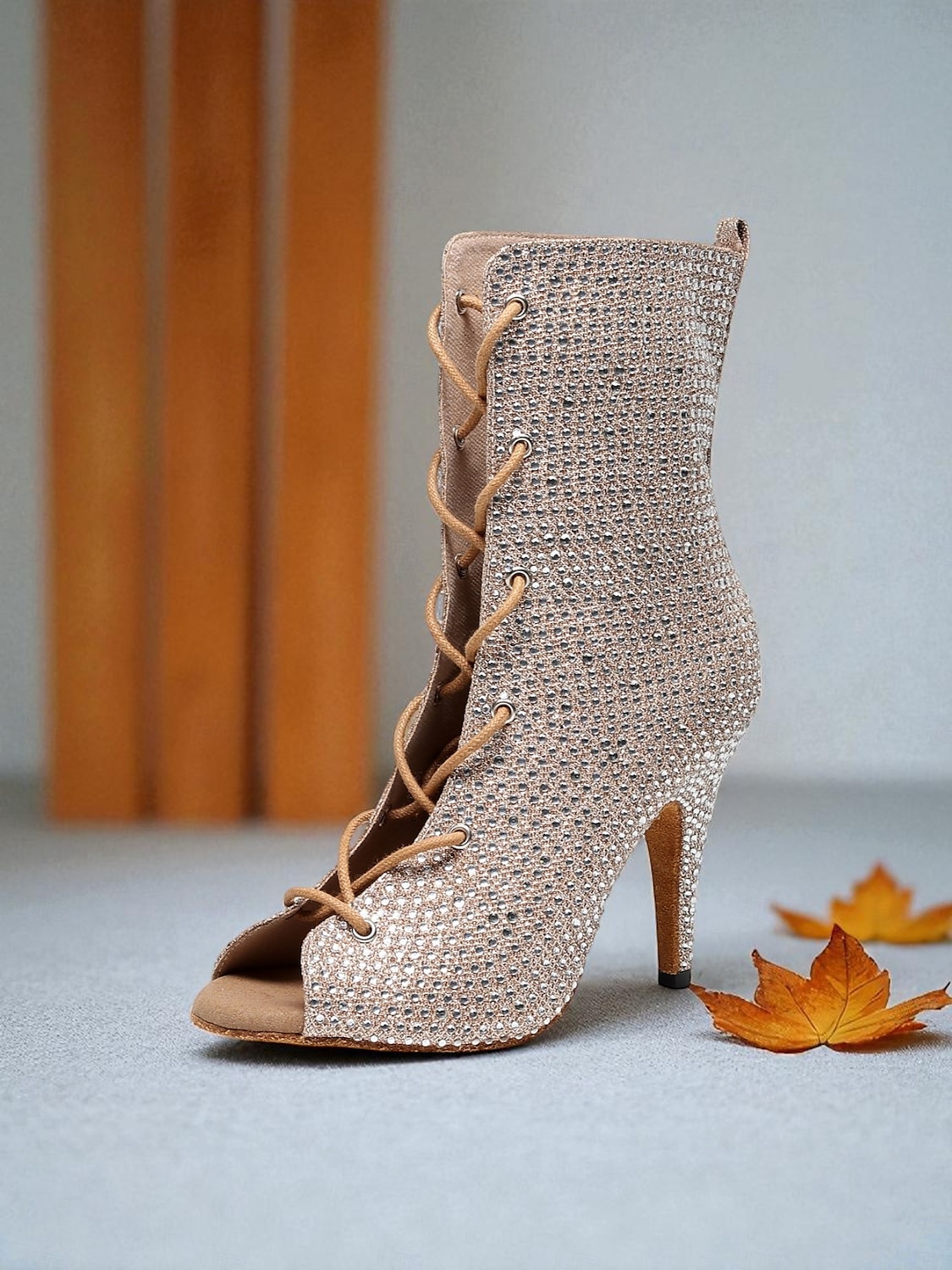 Bottines de danse à bout ouvert et strass pour femmes - bottines à talons courts et lacets scintillants pour les spectacles de salon et de scène latins de 2025 ? $69.99 –P3