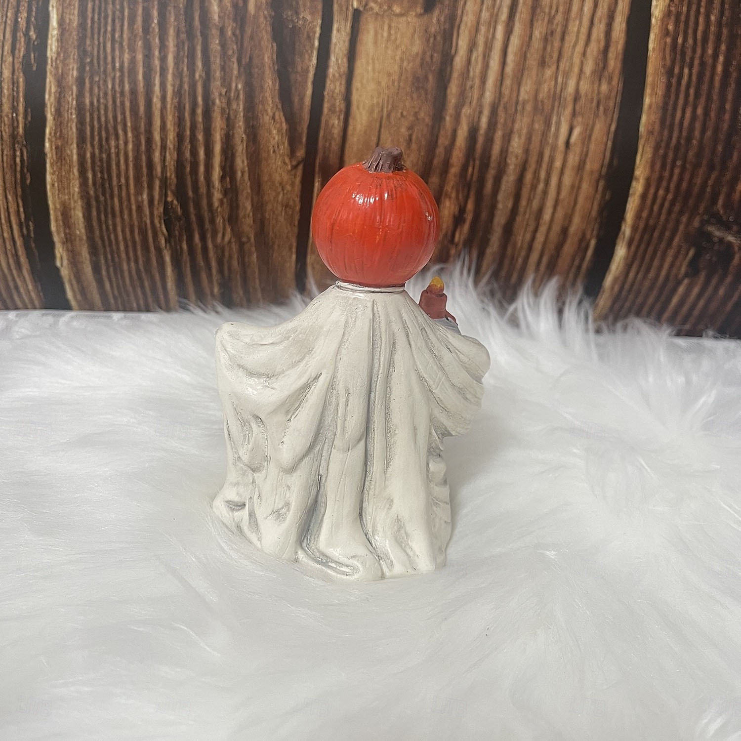 Statuetta in resina raffigurante una zucca di Halloween, decorazione da tavolo a forma di strega con mantello, decorazione spettrale per la casa, per ingresso, mensola, scaffale, esposizione interna del 2025 a $19.49 –P2