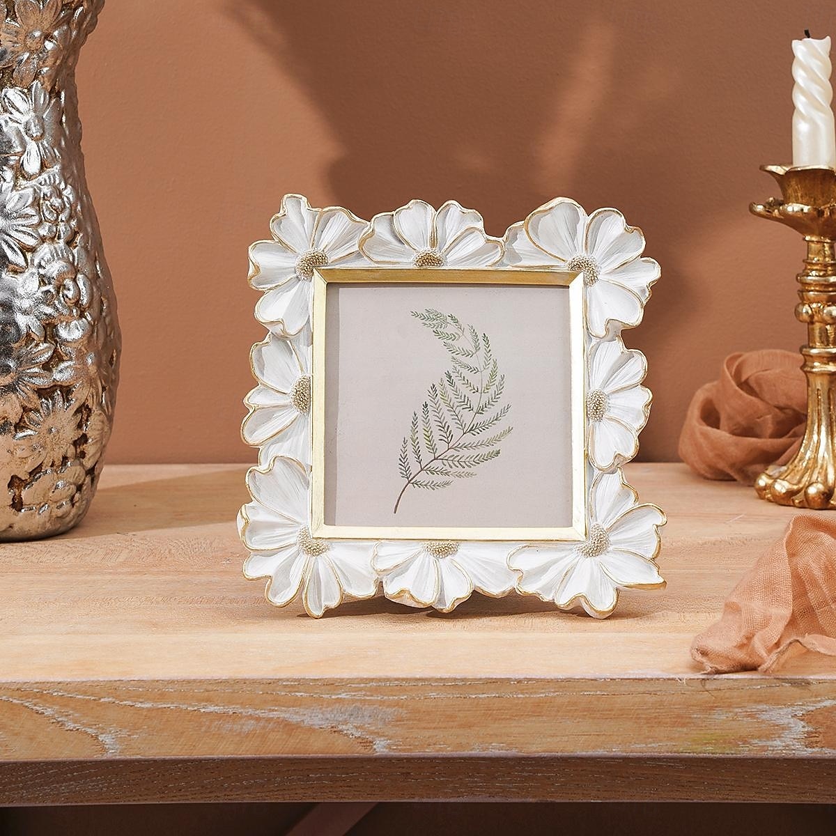White Resin Photo Frame with Gold-Edged 3D Daisy Design, Square Picture Frame for Desktop Display, Horizontal and Vertical Use, Ideal for Home Decor and Photography Props 2025 - $18.99 –P8