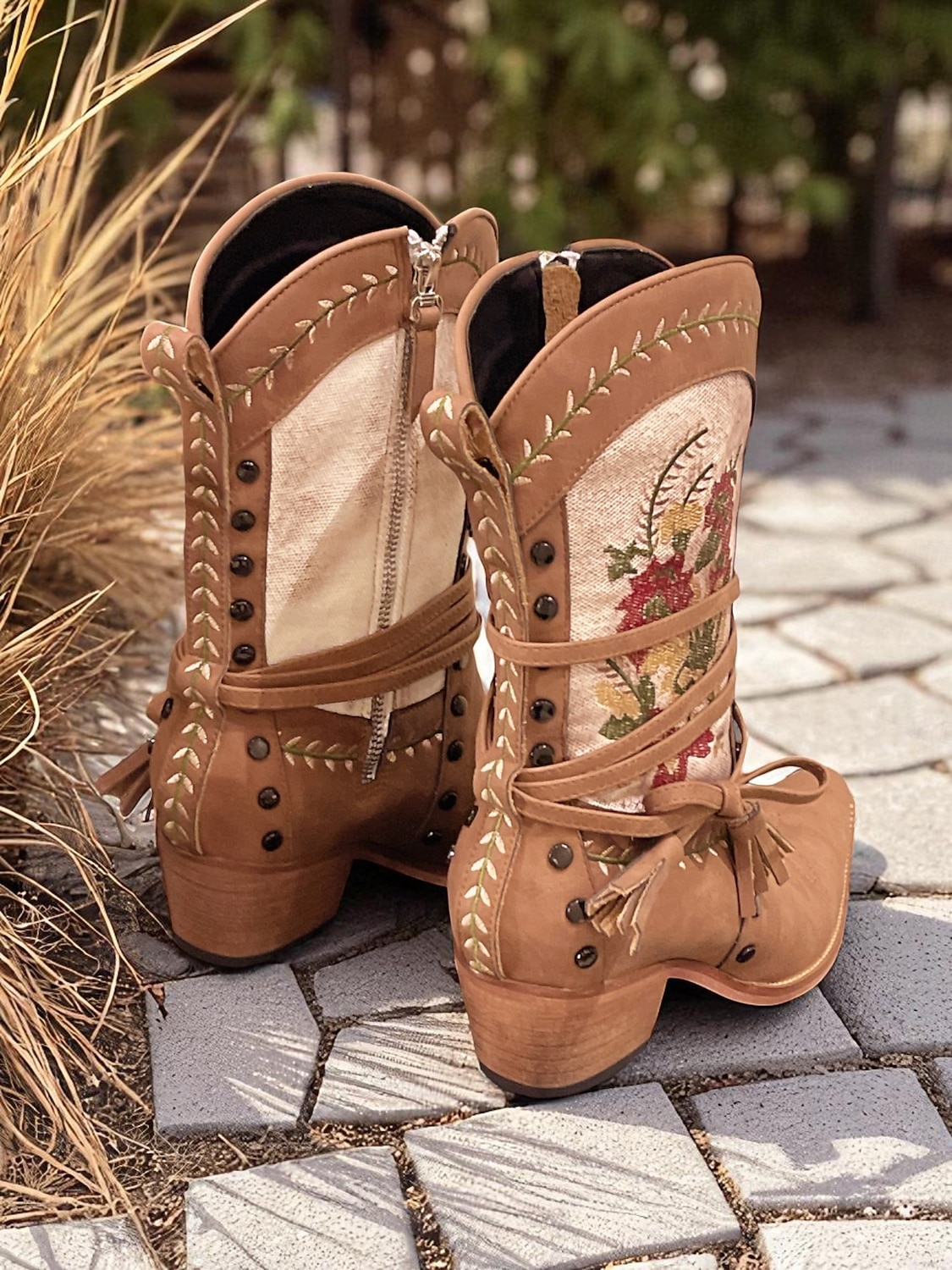 Bottes western brodées pour femmes avec franges et pompons – bottes bohème chic pour le travail à la ferme et les sorties décontractées de 2025 ? $46.99 –P6