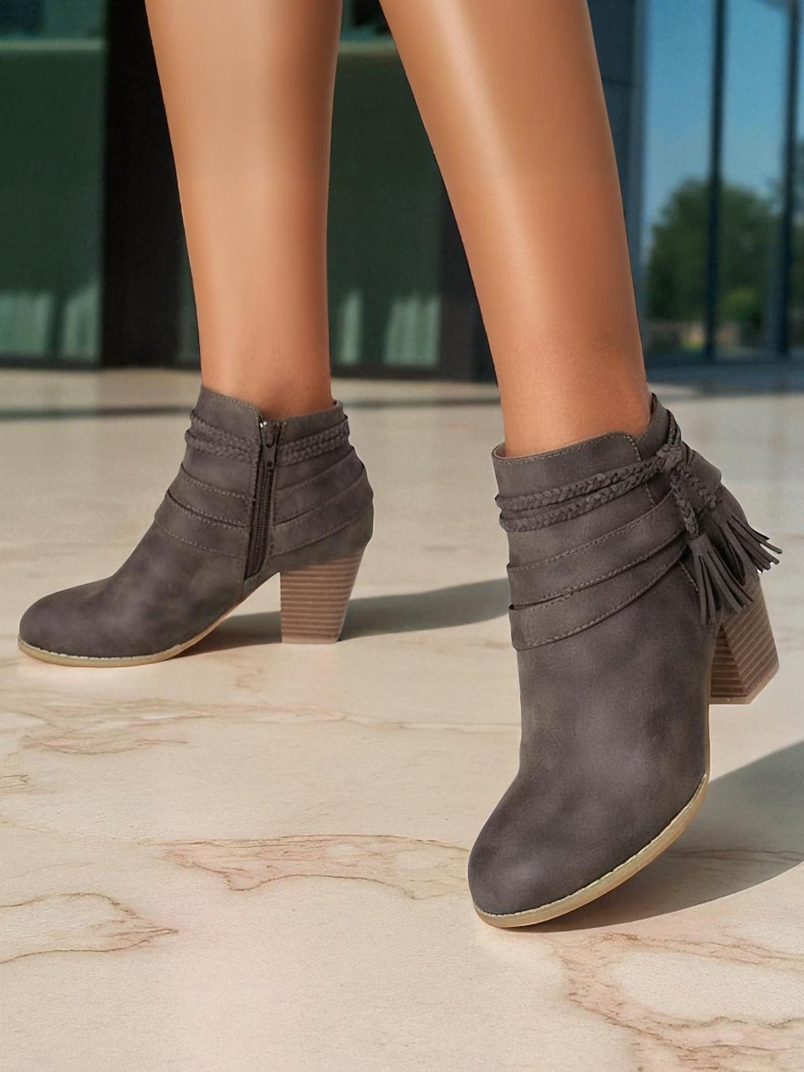 Bottines en similicuir noir pour femme avec bride tressée à pompon - Bottines à talons épais de style western confortables pour les tenues d'automne, les looks bohèmes et les tenues de tous les jours de 2025 ? $42.99 –P4