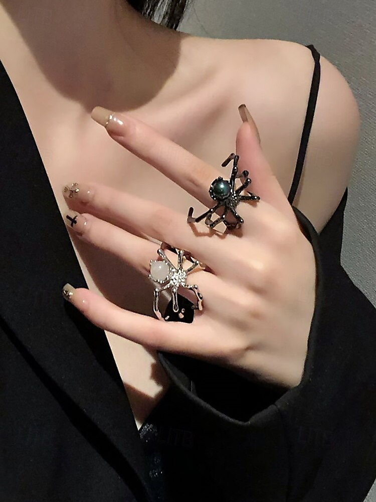 Set di anelli da donna a forma di ragno per Halloween: anelli in lega aperti regolabili con stile punk gotico, design a ragno con gemme bianche e nere per feste in maschera, cosplay e serate spettrali del 2025 a $7.99 –P2