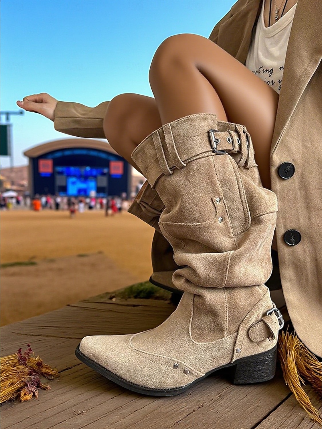 Bottes de cowboy en daim souples pour femmes - Bottes mi-mollet à boucle western avec talon bas, chaussures d'équitation décontractées pour l'extérieur et les festivals de musique de 2025 ? $54.99 –P3
