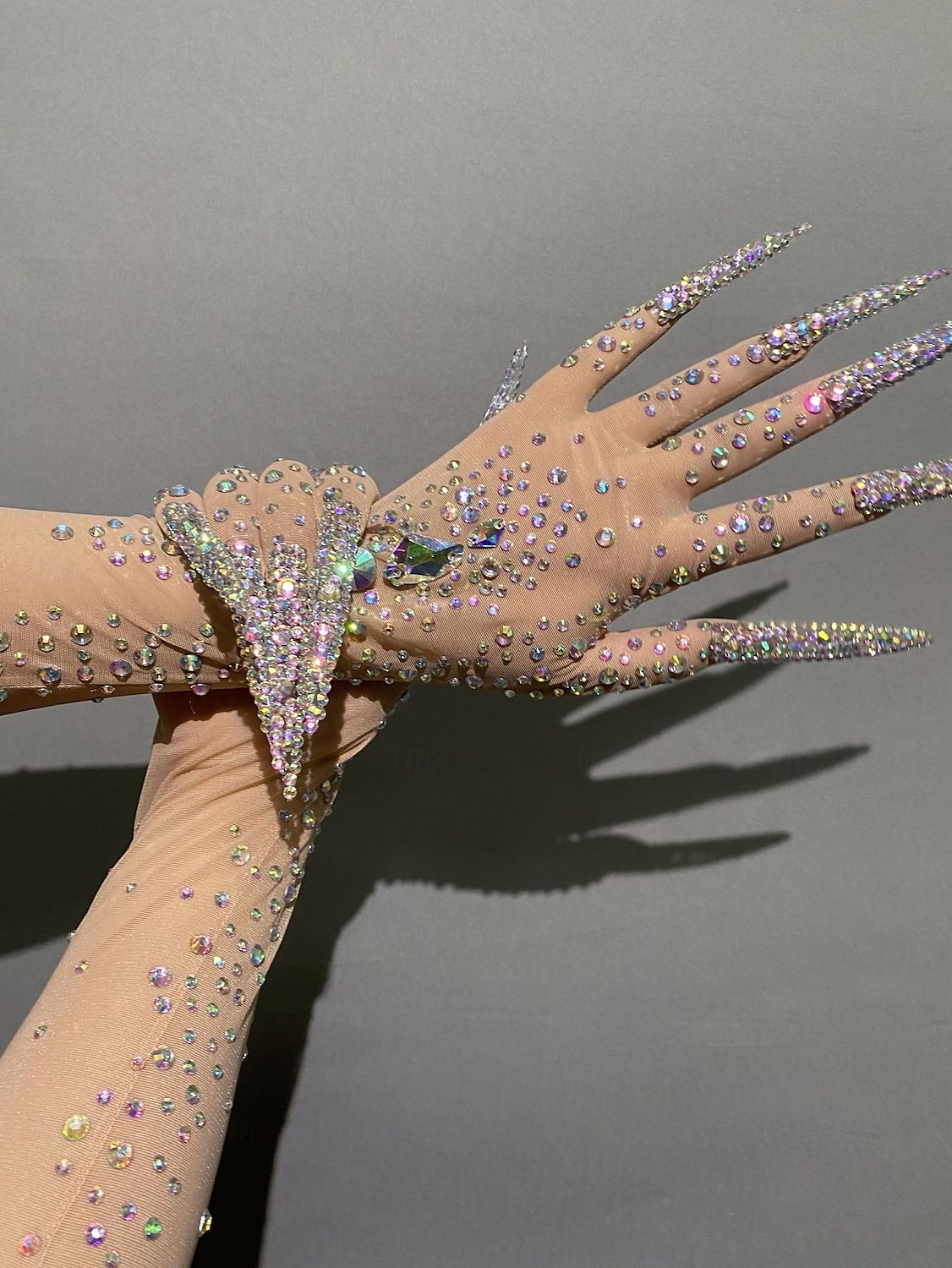 Glitzernde Handschuhe mit Strasssteinen für Damen, lang, glitzernd, Netzstoff, durchsichtig, Ellenbogenlänge, Opernhandschuhe mit Nägeln, hautfarben, Einheitsgröße 2025 - $85.99 –P4
