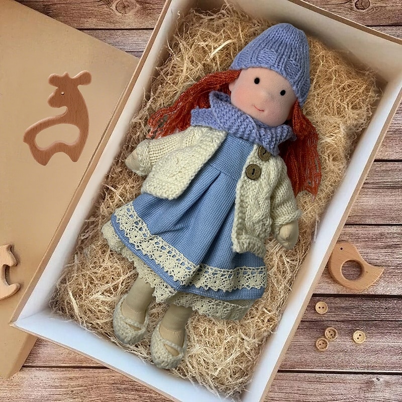 Boneca Waldorf feita à mão para bebês meninas com conjuntos de roupas - boneca de pelúcia macia de 11,8 polegadas para crianças pequenas, presente de Natal ideal para crianças de 2025 por $55.99 –P1