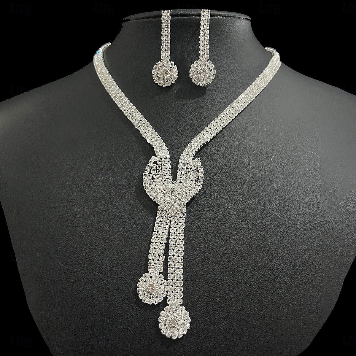 un parure de bijoux de mariée 1 Alliage Boucles d'oreilles Collier Femmes Élégant Luxe Mignon Géométrique Joie Géométrique Parure de Bijoux Pour Soirée de 2025 ? $33.99 –P1